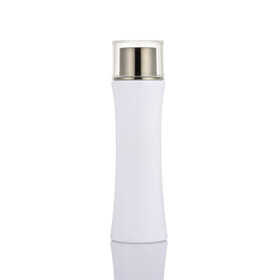 Witte plastic cosmetische shampoo-lotionfles met schroefdop