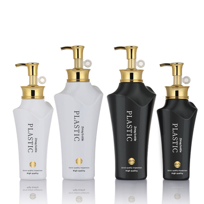 In het groot van kylieschoonheidsmiddelen van HUISDIEREN unieke hibiki zwarte de douanelotion die de gouden fles van de pompshampoo verpakken