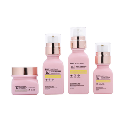 Naar maat gemaakte plastic die flessen voor het kosmetische Verpakkende kostuum van de skincarekruik worden geplaatst