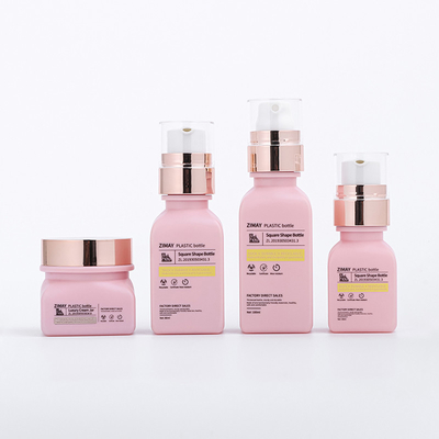 Naar maat gemaakte plastic die flessen voor het kosmetische Verpakkende kostuum van de skincarekruik worden geplaatst