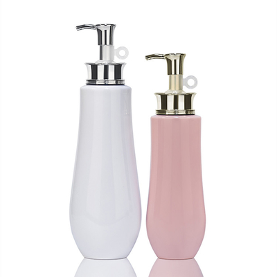 Past de Witte Roze Populaire Eenheid van het luxe300ml 500ml 700ml HUISDIER Logo Gold Pump Plastic Shampoo-Fles aan