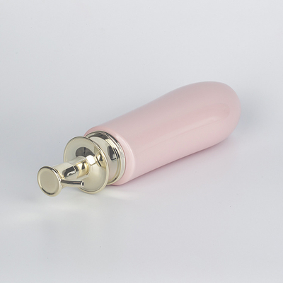 Past de Witte Roze Populaire Eenheid van het luxe300ml 500ml 700ml HUISDIER Logo Gold Pump Plastic Shampoo-Fles aan