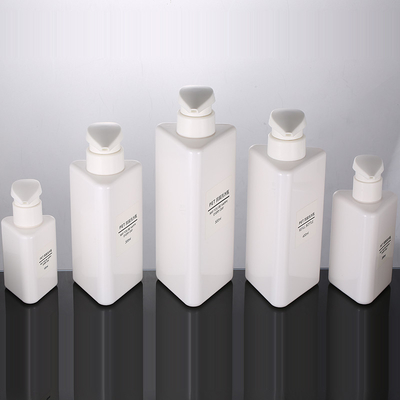 In het groot van de de Driehoeksvorm van 100ml 200ml 300ml van de het Huisdierenlotion Kringloop Plastic van de de Container Zwarte Pomp 500ml de Shampooflessen Zonder lucht