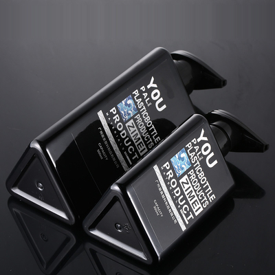 In het groot van de de Driehoeksvorm van 100ml 200ml 300ml van de het Huisdierenlotion Kringloop Plastic van de de Container Zwarte Pomp 500ml de Shampooflessen Zonder lucht